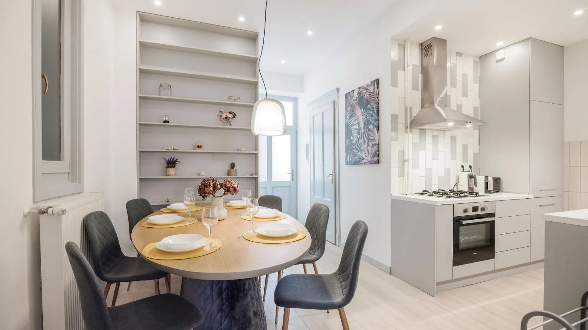 Elegant Two-Bedroom Apartment In The Centre Budapest 0*,